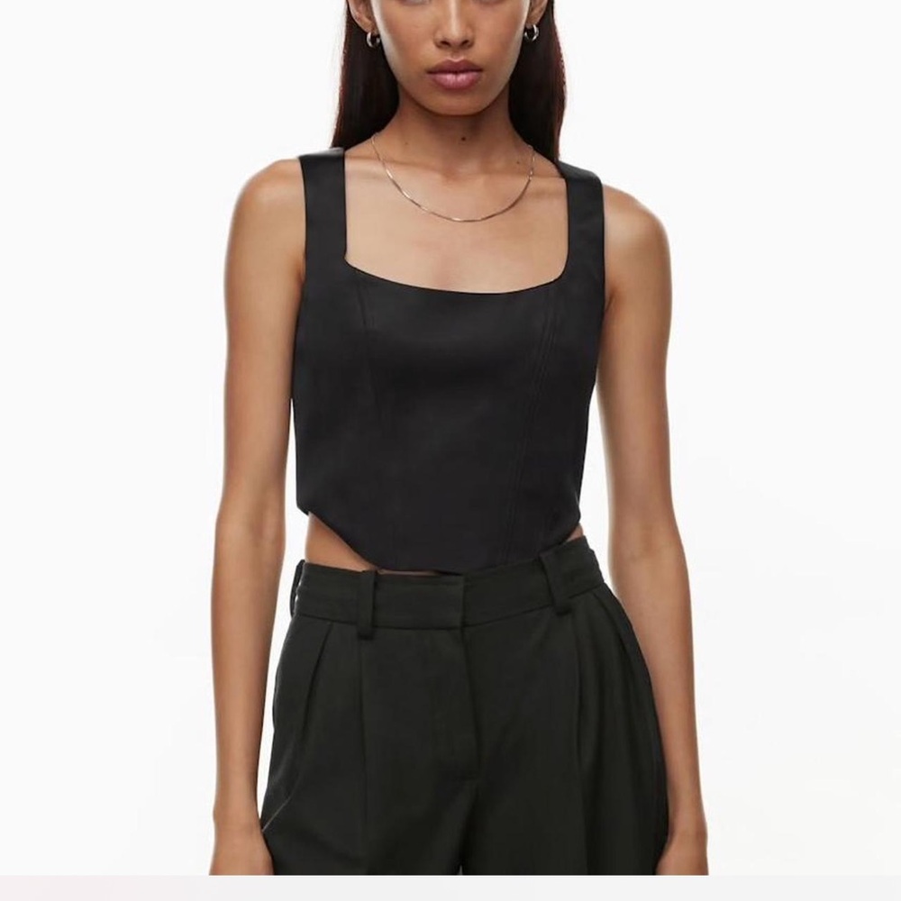 Flattering Aritizia Top